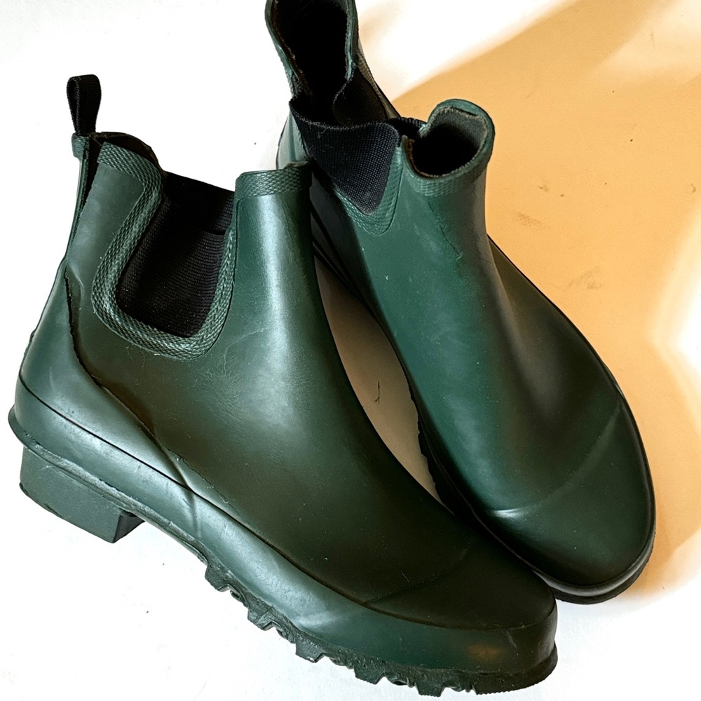 LL Bean chelsea boots waterproof rubber green size 9